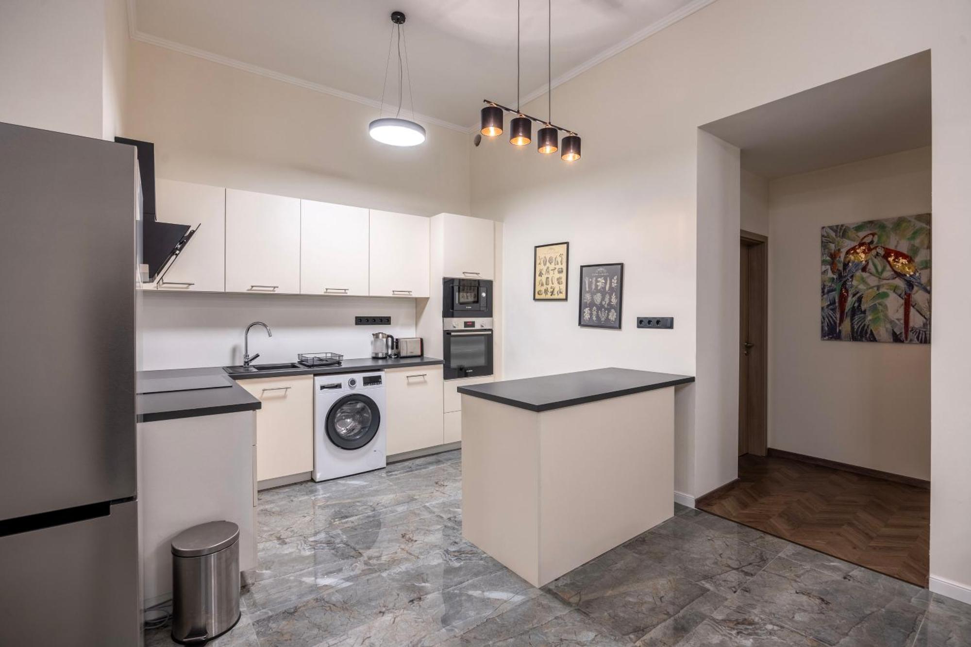 Exclusive & Grand Astoria In The Heart Of Apartment Budapest