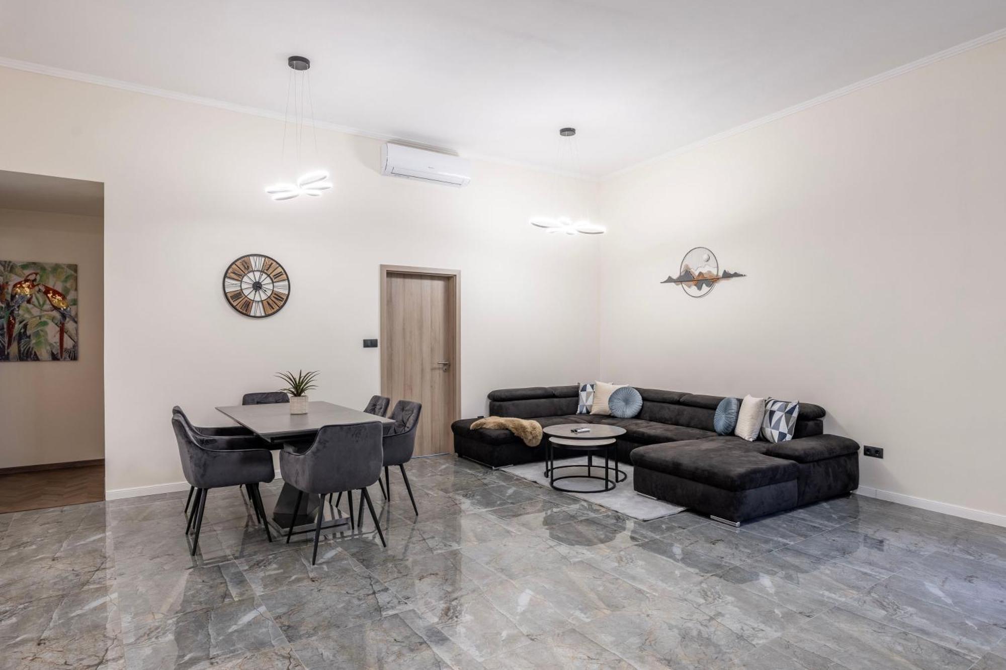 Apartment Exclusive & Grand Astoria In The Heart Of