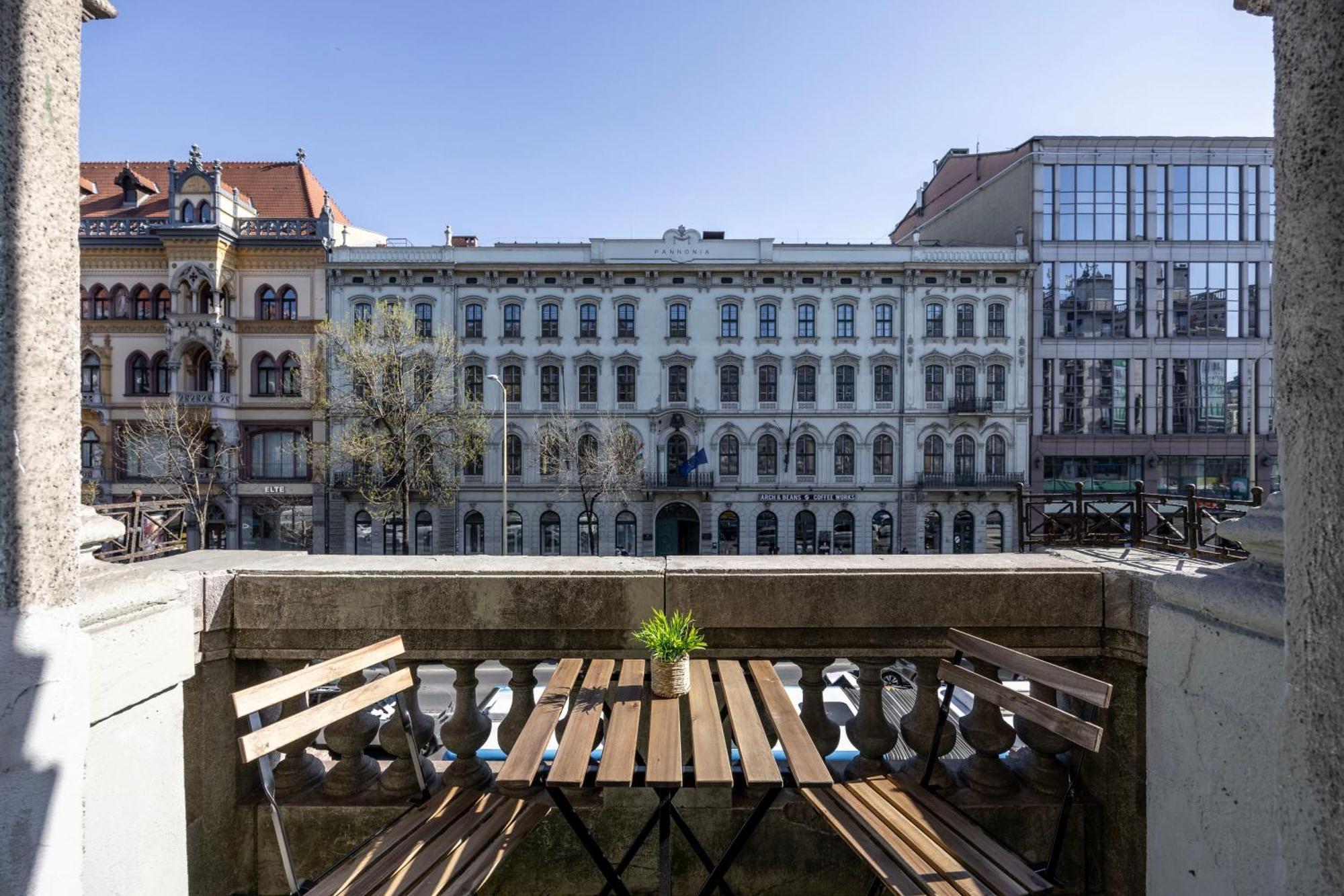 Apartment Exclusive & Grand Astoria In The Heart Of Budapest