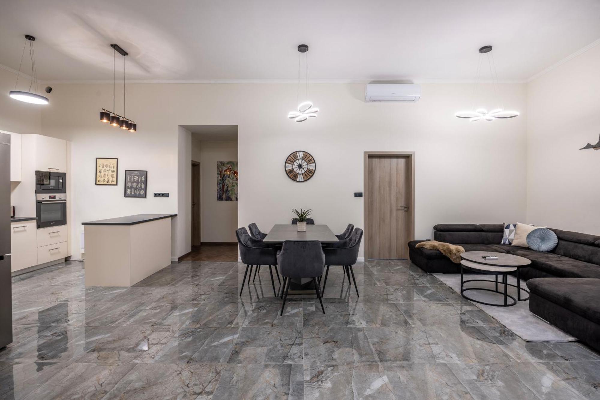 Exclusive & Grand Astoria In The Heart Of Apartment
