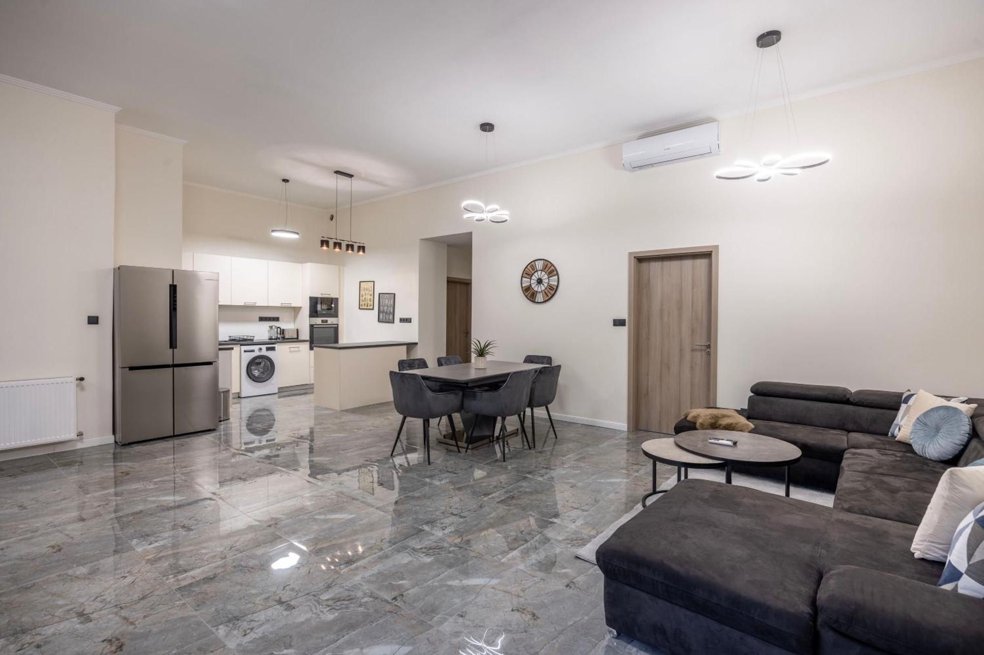 Apartment Exclusive & Grand Astoria In The Heart Of